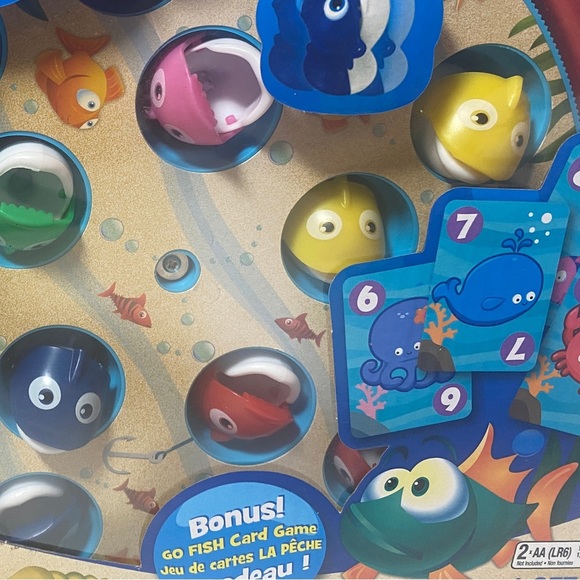 Gone Fishin' Game New - Picture 4 of 6